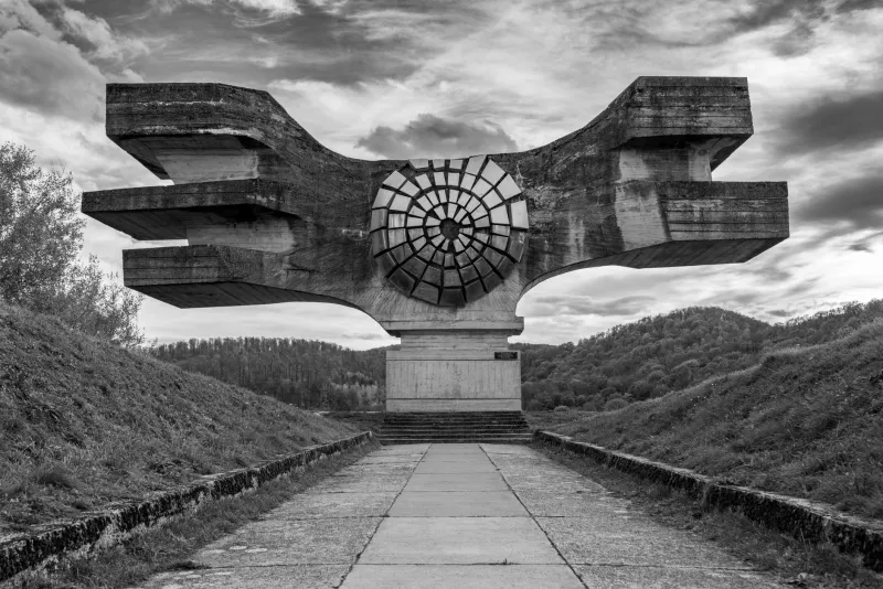 De l'Internationale à la scène : comment l'ombre soviétique continue de hanter l'avant-garde parisienne