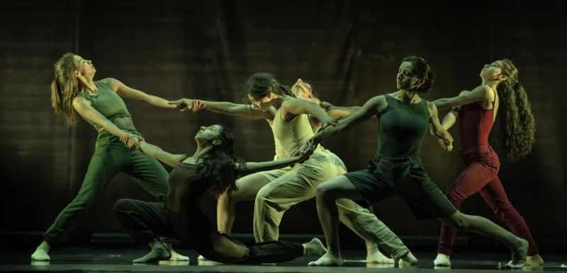 Sueur, rage et politique : la danse comme arme des corps révoltés